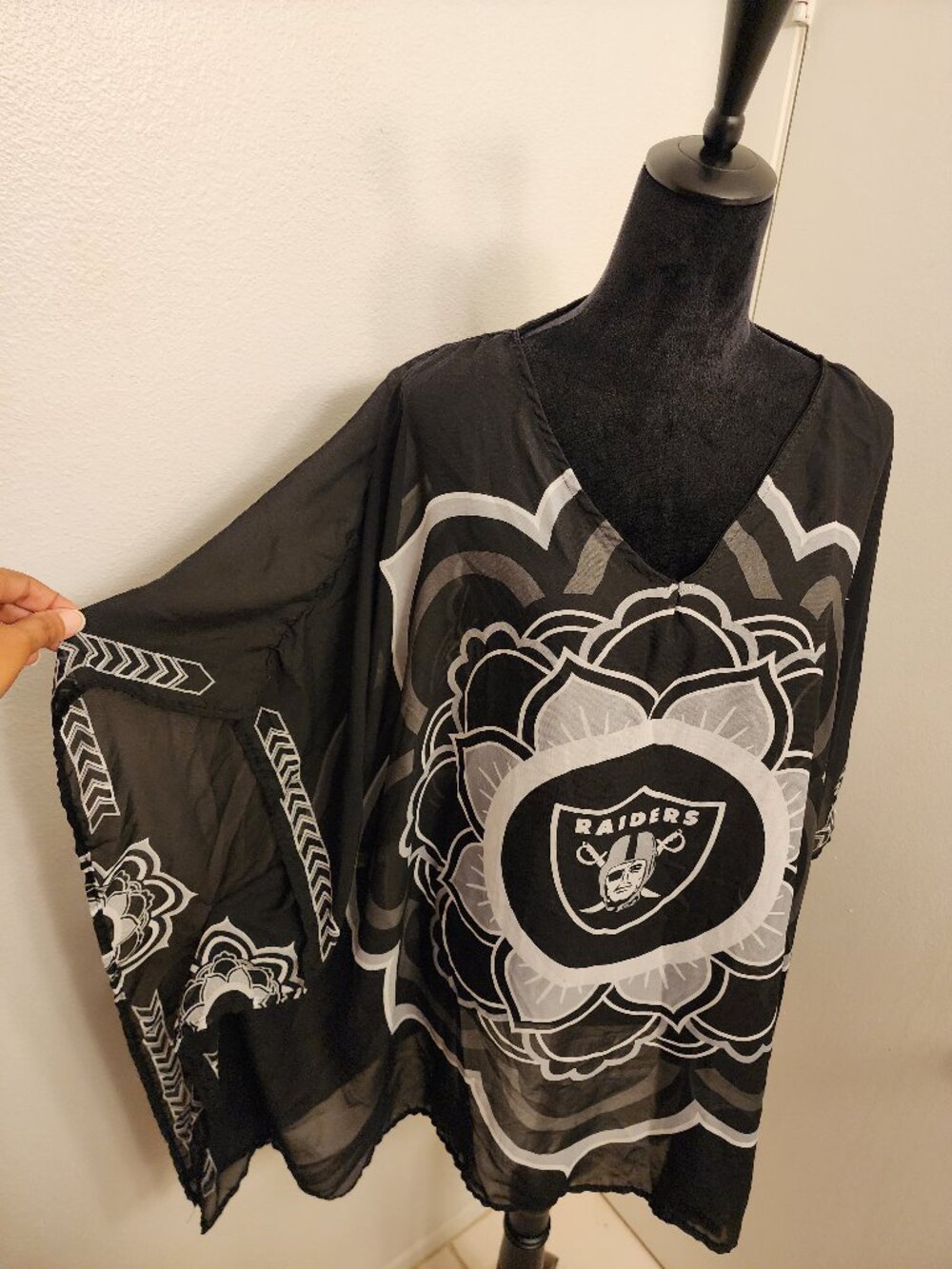 Las Vegas Raiders Sheer Poncho Kaftan Top Black Silver NFL